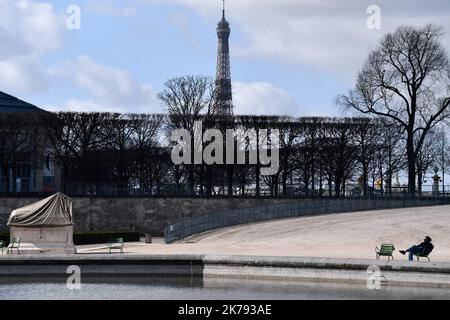 - Die Wüstenbildung der Straßen von Paris nach Ankündigungen des Präsidenten der Republik, Emmanuel Macron, über die Epidemie des neuen Coronavirus, Covid 19. Stockfoto