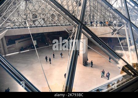 / 13/03/2020 - Frankreich / Ile-de-France (Region) / Paris - Wüstenbildung in den Straßen von Paris und Schließung von Museen, nachdem der Präsident der Republik, Emmanuel Macron, über die Epidemie des neuen Coronavirus, Covid 19, angekündigt hatte. Stockfoto