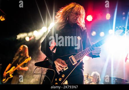 Malmoe, Schweden. 16. Oktober 2022. Die englische Heavy Metal Band Diamond Head spielt ein Live-Konzert im Kulturbolaget in Malmoe. Hier ist Gitarrist Brian Tatler live auf der Bühne zu sehen. (Foto: Gonzales Photo/Alamy Live News Stockfoto