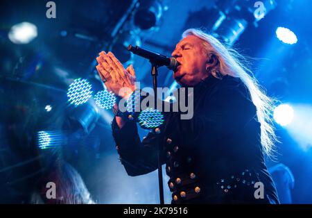 Malmoe, Schweden. 16. Oktober 2022. Die britische Heavy Metal Band Saxon spielt ein Live-Konzert im Kulturbolaget in Malmoe. Hier ist Sänger Biff Byford live auf der Bühne zu sehen. (Foto: Gonzales Photo/Alamy Live News Stockfoto