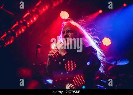 Malmoe, Schweden. 16. Oktober 2022. Die britische Heavy Metal Band Saxon spielt ein Live-Konzert im Kulturbolaget in Malmoe. Hier ist Sänger Biff Byford live auf der Bühne zu sehen. (Foto: Gonzales Photo/Alamy Live News Stockfoto