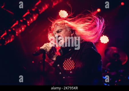 Malmoe, Schweden. 16. Oktober 2022. Die britische Heavy Metal Band Saxon spielt ein Live-Konzert im Kulturbolaget in Malmoe. Hier ist Sänger Biff Byford live auf der Bühne zu sehen. (Foto: Gonzales Photo/Alamy Live News Stockfoto