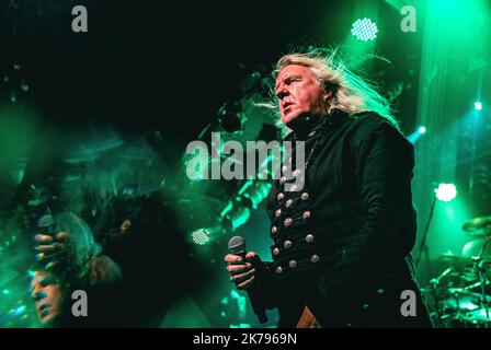Malmoe, Schweden. 16. Oktober 2022. Die britische Heavy Metal Band Saxon spielt ein Live-Konzert im Kulturbolaget in Malmoe. Hier ist Sänger Biff Byford live auf der Bühne zu sehen. (Foto: Gonzales Photo/Alamy Live News Stockfoto