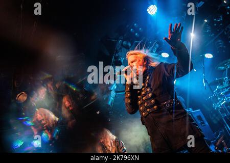 Malmoe, Schweden. 16. Oktober 2022. Die britische Heavy Metal Band Saxon spielt ein Live-Konzert im Kulturbolaget in Malmoe. Hier ist Sänger Biff Byford live auf der Bühne zu sehen. (Foto: Gonzales Photo/Alamy Live News Stockfoto