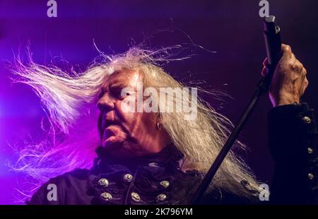 Malmoe, Schweden. 16. Oktober 2022. Die britische Heavy Metal Band Saxon spielt ein Live-Konzert im Kulturbolaget in Malmoe. Hier ist Sänger Biff Byford live auf der Bühne zu sehen. (Foto: Gonzales Photo/Alamy Live News Stockfoto