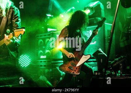 Malmoe, Schweden. 16. Oktober 2022. Die britische Heavy Metal Band Saxon spielt ein Live-Konzert im Kulturbolaget in Malmoe. Hier ist Bassist Nibbs Carter live auf der Bühne zu sehen. (Foto: Gonzales Photo/Alamy Live News Stockfoto