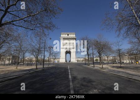 â©PHOTOPQR/LE PARISIEN/Matthieu de Martignac ; Paris ; 01/04/2020 ; Confinement Ã Paris jour 16 Avenue Kleber,vue sur l'Arc de Triomphe et la Place de l'Etoile - Frankreich - Coronavirus: Confinement in Paris, day 16. Stockfoto