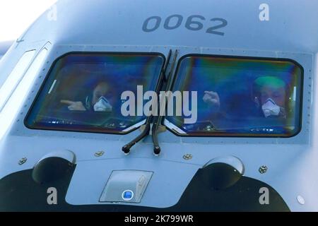 CLERMONT FERRAND: Coronavirus Übertragung von durch die Armee versicherten Patienten bis A400M Flugzeug auf dem Militärstützpunkt Aulnat am 04/03/2020 Stockfoto