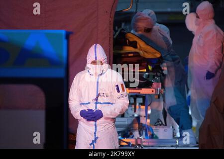 CLERMONT FERRAND: Coronavirus Übertragung von durch die Armee versicherten Patienten bis A400M Flugzeug auf dem Militärstützpunkt Aulnat am 04/03/2020 Stockfoto