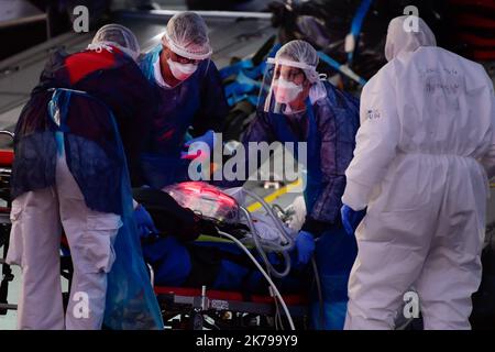 CLERMONT FERRAND: Coronavirus Übertragung von durch die Armee versicherten Patienten bis A400M Flugzeug auf dem Militärstützpunkt Aulnat am 04/03/2020 Stockfoto