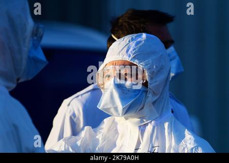 CLERMONT FERRAND: Coronavirus Übertragung von durch die Armee versicherten Patienten bis A400M Flugzeug auf dem Militärstützpunkt Aulnat am 04/03/2020 Stockfoto