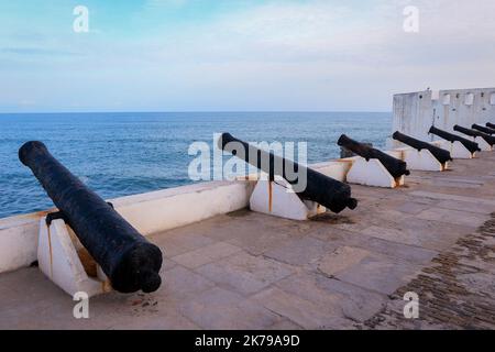 Sommer Blick auf das Cape Coast Slave Castle an der Atlantikküste in Ghana, Westafrika Stockfoto