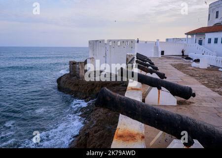 Sommer Blick auf das Cape Coast Slave Castle an der Atlantikküste in Ghana, Westafrika Stockfoto