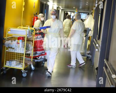 ©PHOTOPQR/LE DAUPHINE/Stéphane MARC ; Valence ; 06/04/2020 ; Stéphane Marc / Le Dauphine Libéré / Photopqr Valence/Drôme le 07/04/2020 L'Hôpital de Valence préparé pour le COVID 19. - April 2020 - covid-19-Sperre in Frankreich Stockfoto