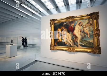 Â©PHOTOPQR/VOIX DU NORD/COURBE ; 30/04/2020 ; LE MUSEE DU LOUVRE AU 45EME JOUR DU CONFINEMENT LA GALERIE DU TEMPS. LENS LE 30 AVRIL 2020. FOTO SEVERINE COURBE LA VOIX DU Nord gemäß den Richtlinien der französischen Regierung ist der Louvre-Lens geschlossen. Die Ausstellung der Schwarzen Sonnen, die ursprünglich für den 25. März geplant war, wurde auf einen späteren Zeitpunkt verschoben. Stockfoto