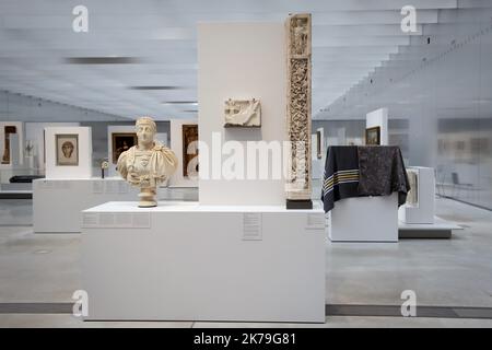 Â©PHOTOPQR/VOIX DU NORD/COURBE ; 30/04/2020 ; LE MUSEE DU LOUVRE AU 45EME JOUR DU CONFINEMENT LA GALERIE DU TEMPS. LENS LE 30 AVRIL 2020. FOTO SEVERINE COURBE LA VOIX DU Nord gemäß den Richtlinien der französischen Regierung ist der Louvre-Lens geschlossen. Die Ausstellung der Schwarzen Sonnen, die ursprünglich für den 25. März geplant war, wurde auf einen späteren Zeitpunkt verschoben. Stockfoto