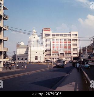 Ein Vintage-Farbfoto aus dem Jahr 1960s, das das Zentrum von Salisbury in Rhodesien zeigt. Stockfoto