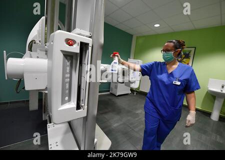 Zurück zur Arbeit im Radiologiezentrum, Nordfrankreich. Stockfoto