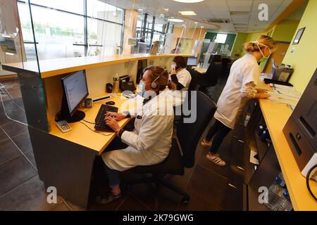 Zurück zur Arbeit im Radiologiezentrum, Nordfrankreich. Stockfoto