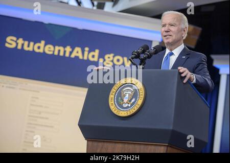 Washington, Usa. 17. Oktober 2022. Präsident Joe Biden stellt am Montag, den 17. Oktober 2022, im South Court Auditorium im Weißen Haus in Washington, DC, ein Update zum Beta-Test des Schuldentlastungsportals vor. Foto von Bonnie Cash/UPI Credit: UPI/Alamy Live News Stockfoto