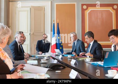 Frankreich, Paris, 2020/05/14 der französische Außenminister Jean-Baptiste Lemoyne, der französische Premierminister Edouard Philippe, der französische Wirtschaftsminister Bruno Le Maire, der französische Minister für öffentliche Finanzen Gerald Darmanin und der französische Überseeminister Annick Girardin. Stockfoto