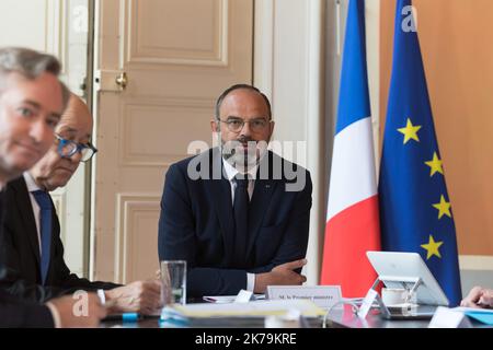 Frankreich, Paris, 2020/05/14 der französische Außenminister Jean-Baptiste Lemoyne, der französische Außenminister Jean-Yves Le Drian UND der französische Premierminister Edouard Philippe. Der französische Premierminister Edouard Philippe nimmt an dem interministischen Tourismusausschuss Teil. Stockfoto