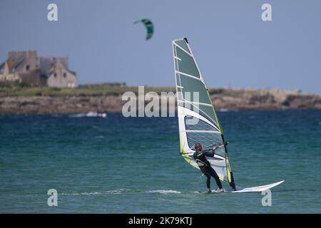 Pointe de la Torche, berühmter Surf- und Windsurf-Spot. Die Strände sind geöffnet, aber nur wenige Menschen für diesen zweiten Tag Frankreich Mai 14 2020 Stockfoto