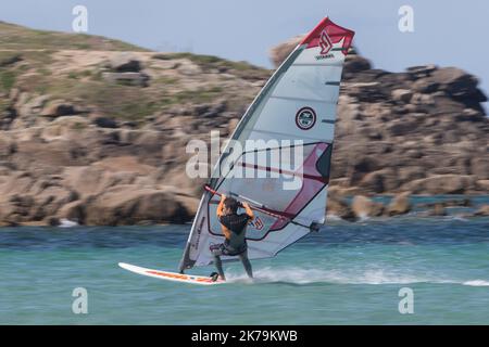 Pointe de la Torche, berühmter Surf- und Windsurf-Spot. Die Strände sind geöffnet, aber nur wenige Menschen für diesen zweiten Tag Frankreich Mai 14 2020 Stockfoto