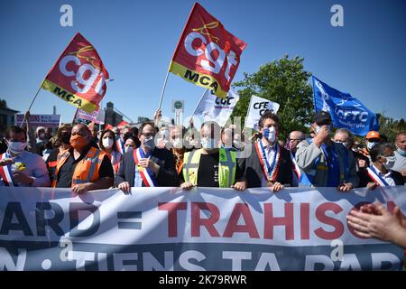 Demonstration von gewählten Beamten, Gewerkschaften und Bewohnern von Maubeuge und Val de Sambre gegen die Fusion der Renault-Werke in Douai und Maubeuge, die vom MCA Maubeuge auslaufen Stockfoto