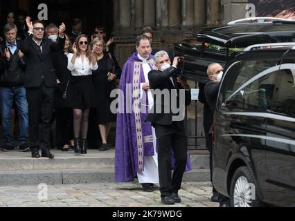 Paris, Frankreich, 4. 2020. juni - Trauerfeier des französischen Schauspielers und Humoristen c in der Kirche Saint-Germain-des-Pres in Paris, Frankreich, 04. Juni 2020. Bedos starb am 28. Mai 2020 im Alter von 85 Jahren in Paris. Stockfoto