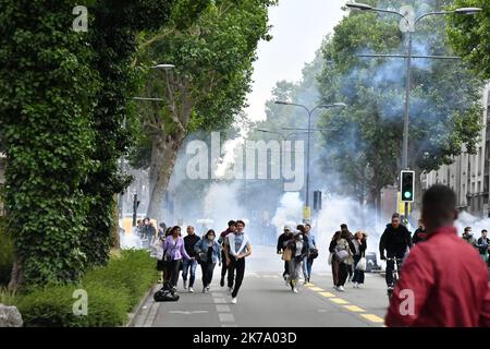 Lille: Tausend Menschen gegen Polizeigewalt an diesem Mittwochabend, angespannte Demonstration Stockfoto