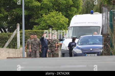 /LE PARISIEN/ARNAUD JOURNOIS ; VILLE SUR LUMES ; 22/06/2020 ; DES FOUILLES ONT LIEU DANS L'ANCIENNE MAISON DE LA SOEUR DE MICHEL FOURNIRET DECEDEE 6 MOIS AVANT LA DISPARITION D'ESTELLE MOUZIN. LE TUEUR DE SERIE AVAIT SES HABITUDES DANS CETTE MAISON - 2020/06/22. AUSGRABUNGEN FINDEN IM ALTEN HAUS DER SCHWESTER VON MICHEL FOURNIRET STATT, DIE 6 MONATE VOR DEM VERSCHWINDEN DES KLEINEN MÄDCHENS ESTELLE MOUZIN IM JAHR 2003 STARB. DER SERIENMÖRDER HATTE SEINE GEWOHNHEITEN IN DIESEM HAUS. Stockfoto