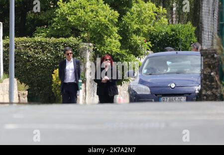 /LE PARISIEN/ARNAUD JOURNOIS ; VILLE SUR LUMES ; 22/06/2020 ; DES FOUILLES ONT LIEU DANS L'ANCIENNE MAISON DE LA SOEUR DE MICHEL FOURNIRET DECEDEE 6 MOIS AVANT LA DISPARITION D'ESTELLE MOUZIN. LE TUEUR DE SERIE AVAIT SES HABITUDES DANS CETTE MAISON - 2020/06/22. AUSGRABUNGEN FINDEN IM ALTEN HAUS DER SCHWESTER VON MICHEL FOURNIRET STATT, DIE 6 MONATE VOR DEM VERSCHWINDEN DES KLEINEN MÄDCHENS ESTELLE MOUZIN IM JAHR 2003 STARB. DER SERIENMÖRDER HATTE SEINE GEWOHNHEITEN IN DIESEM HAUS. Stockfoto