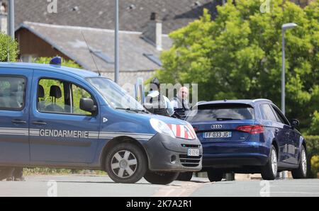 /LE PARISIEN/ARNAUD JOURNOIS ; VILLE SUR LUMES ; 22/06/2020 ; DES FOUILLES ONT LIEU DANS L'ANCIENNE MAISON DE LA SOEUR DE MICHEL FOURNIRET DECEDEE 6 MOIS AVANT LA DISPARITION D'ESTELLE MOUZIN. LE TUEUR DE SERIE AVAIT SES HABITUDES DANS CETTE MAISON / SUR LA FOTO AUF DISTINGUE LE HAUT DE LA MAISON A GAUCHE - 2020/06/22. AUSGRABUNGEN FINDEN IM ALTEN HAUS DER SCHWESTER VON MICHEL FOURNIRET STATT, DIE 6 MONATE VOR DEM VERSCHWINDEN DES KLEINEN MÄDCHENS ESTELLE MOUZIN IM JAHR 2003 STARB. DER SERIENMÖRDER HATTE SEINE GEWOHNHEITEN IN DIESEM HAUS. Stockfoto