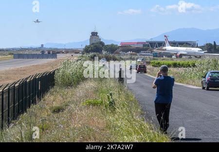 PERPIGNAN AM 22. Juni 2020 / Luftfahrt / die BELUGA XL der Firma Airbus führt im starken Wind (Tramontan) am Flughafen Perpignan Touch and Go durch. Stockfoto