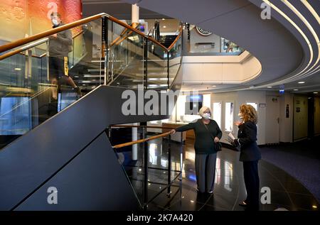 2020/06/29. Nach mehreren Wochen Pause nimmt die Brittany Ferries ihre Drehungen mit Passagieren wieder auf. Heute Morgen verließ der Mont Saint Michel um 8:30 Uhr Ouistreham nach Portsmouth. Stockfoto