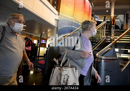 2020/06/29. Nach mehreren Wochen Pause nimmt die Brittany Ferries ihre Drehungen mit Passagieren wieder auf. Heute Morgen verließ der Mont Saint Michel um 8:30 Uhr Ouistreham nach Portsmouth. Stockfoto