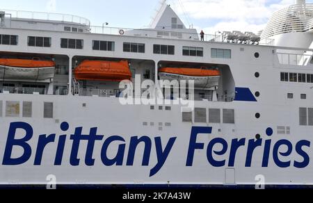 2020/06/29. Nach mehreren Wochen Pause nimmt die Brittany Ferries ihre Drehungen mit Passagieren wieder auf. Heute Morgen verließ der Mont Saint Michel um 8:30 Uhr Ouistreham nach Portsmouth. Stockfoto