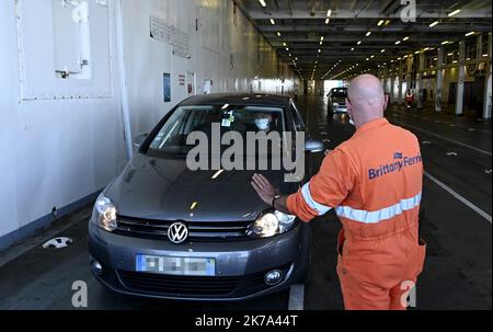 2020/06/29. Nach mehreren Wochen Pause nimmt die Brittany Ferries ihre Drehungen mit Passagieren wieder auf. Heute Morgen verließ der Mont Saint Michel um 8:30 Uhr Ouistreham nach Portsmouth. Stockfoto