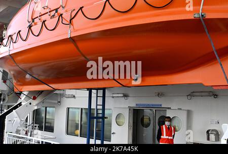 2020/06/29. Nach mehreren Wochen Pause nimmt die Brittany Ferries ihre Drehungen mit Passagieren wieder auf. Heute Morgen verließ der Mont Saint Michel um 8:30 Uhr Ouistreham nach Portsmouth. Stockfoto