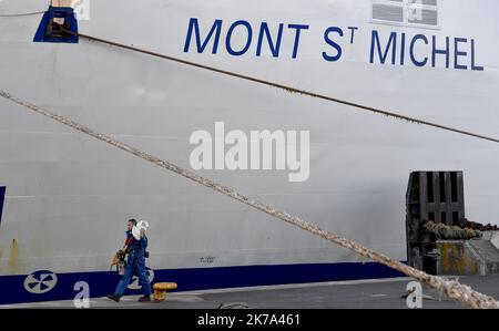 2020/06/29. Nach mehreren Wochen Pause nimmt die Brittany Ferries ihre Drehungen mit Passagieren wieder auf. Heute Morgen verließ der Mont Saint Michel um 8:30 Uhr Ouistreham nach Portsmouth. Stockfoto