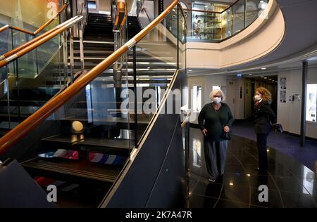 2020/06/29. Nach mehreren Wochen Pause nimmt die Brittany Ferries ihre Drehungen mit Passagieren wieder auf. Heute Morgen verließ der Mont Saint Michel um 8:30 Uhr Ouistreham nach Portsmouth. Stockfoto