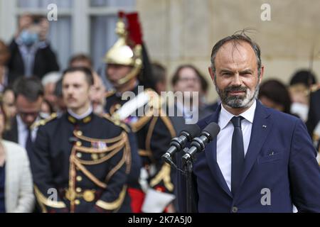 ©Sebastien Muylaert/MAXPPP - der ehemalige französische Premierminister Edouard Philippe blickt während der Übergabezeremonie im Innenhof des Matignon Hotels in Paris auf. 03.07.2020 Stockfoto