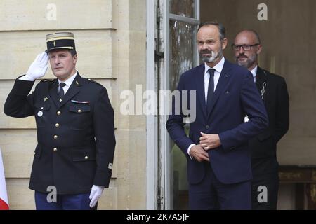 ©Sebastien Muylaert/MAXPPP - der ehemalige französische Premierminister Edouard Philippe blickt während der Übergabezeremonie im Innenhof des Matignon Hotels in Paris auf. 03.07.2020 Stockfoto