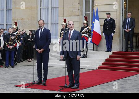 ©Sebastien Muylaert/MAXPPP - der ehemalige französische Premierminister Edouard Philippe und der neu ernannte Premierminister Jean Castex halten während der Übergabezeremonie im Matignon Hotel in Paris eine Rede. 03.07.2020 Stockfoto