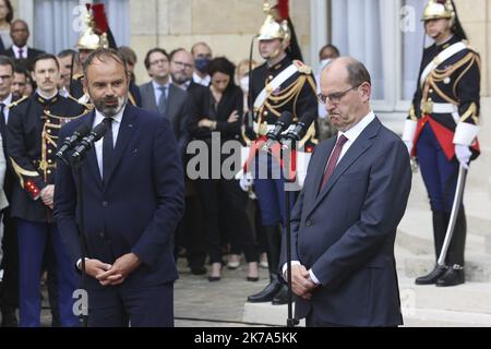 ©Sebastien Muylaert/MAXPPP - der ehemalige französische Premierminister Edouard Philippe und der neu ernannte Premierminister Jean Castex halten während der Übergabezeremonie im Matignon Hotel in Paris eine Rede. 03.07.2020 Stockfoto