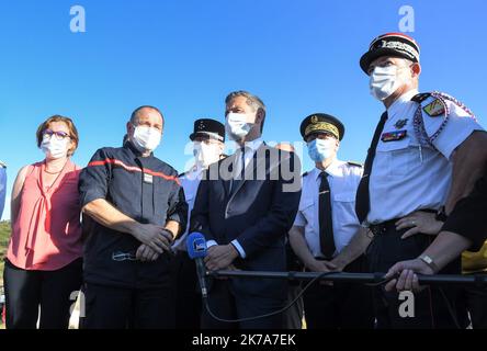 Â©PHOTOPQR/L'INDEPENDANT/MICHEL CLEMENTZ CLEMENTZ MICHEL ; PERPIGNAN ; 11/07/2020 ; CALCE LE 11 JUILLET 2020 / POLITIQUE / VISITE DU MINISTRE DE L'INTERIEUR GERALD DARMANIN AU COL DE LA DONA / VISITE DES POMPIERS QUI ONT LUTTES SUR L'INCENDIE DE CES DERNIERS JOURS / - 2020/07/16. BESUCH VON INNENMINISTER GERALD DARMANIN. Stockfoto