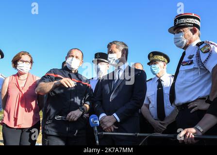 Â©PHOTOPQR/L'INDEPENDANT/MICHEL CLEMENTZ CLEMENTZ MICHEL ; PERPIGNAN ; 11/07/2020 ; CALCE LE 11 JUILLET 2020 / POLITIQUE / VISITE DU MINISTRE DE L'INTERIEUR GERALD DARMANIN AU COL DE LA DONA / VISITE DES POMPIERS QUI ONT LUTTES SUR L'INCENDIE DE CES DERNIERS JOURS / - 2020/07/16. BESUCH VON INNENMINISTER GERALD DARMANIN. Stockfoto