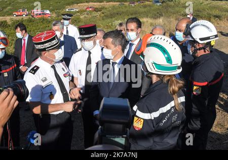 Â©PHOTOPQR/L'INDEPENDANT/MICHEL CLEMENTZ CLEMENTZ MICHEL ; PERPIGNAN ; 11/07/2020 ; CALCE LE 11 JUILLET 2020 / POLITIQUE / VISITE DU MINISTRE DE L'INTERIEUR GERALD DARMANIN AU COL DE LA DONA / VISITE DES POMPIERS QUI ONT LUTTES SUR L'INCENDIE DE CES DERNIERS JOURS / - 2020/07/16. BESUCH VON INNENMINISTER GERALD DARMANIN. Stockfoto