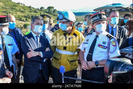 Â©PHOTOPQR/L'INDEPENDANT/MICHEL CLEMENTZ CLEMENTZ MICHEL ; PERPIGNAN ; 11/07/2020 ; CALCE LE 11 JUILLET 2020 / POLITIQUE / VISITE DU MINISTRE DE L'INTERIEUR GERALD DARMANIN AU COL DE LA DONA / VISITE DES POMPIERS QUI ONT LUTTES SUR L'INCENDIE DE CES DERNIERS JOURS / - 2020/07/16. BESUCH VON INNENMINISTER GERALD DARMANIN. Stockfoto